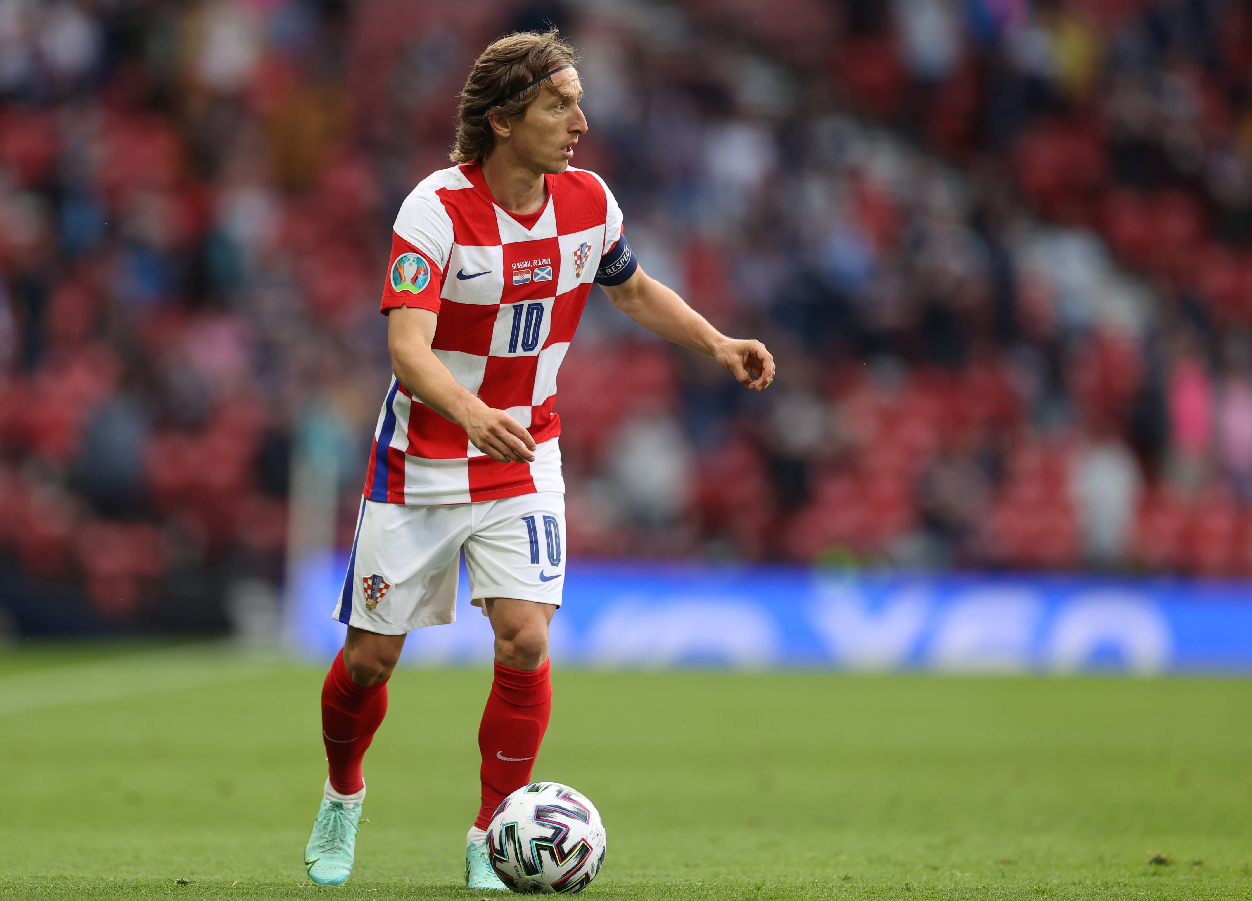 官方：利物浦传奇队明年3月将与多特传奇队踢慈善赛